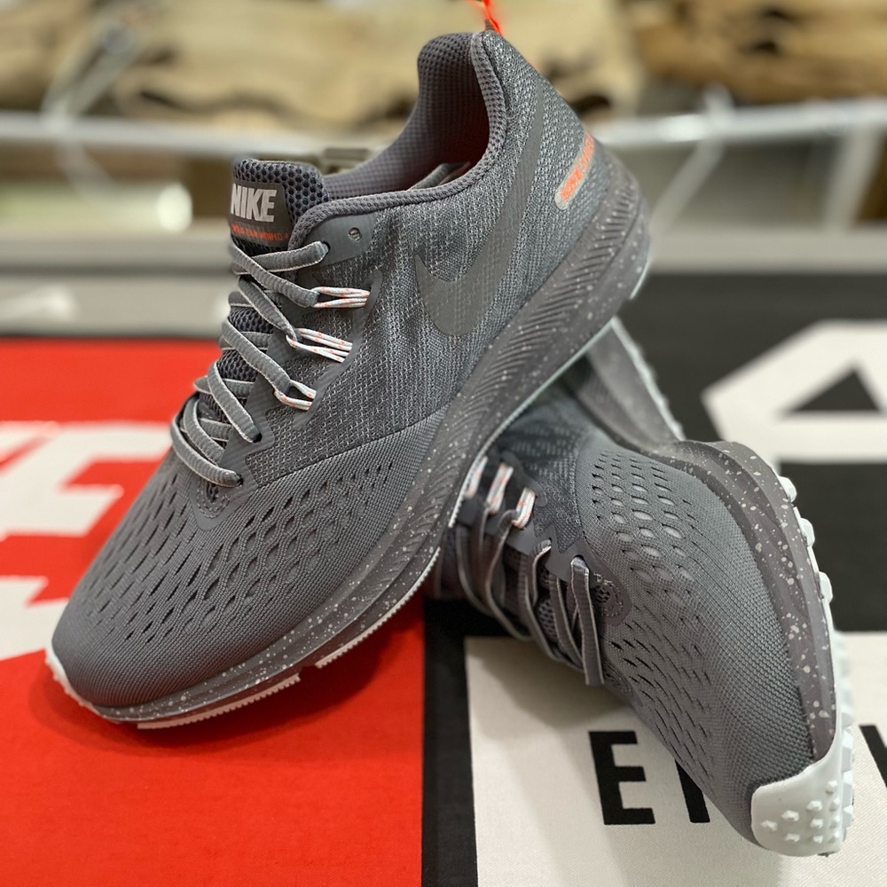 Nike Zoom Winflo Shield 4 women’s size 9